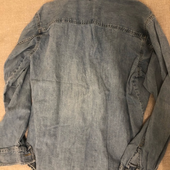 Men’s Levi button down blue shirt, gently worn. - Picture 3 of 3